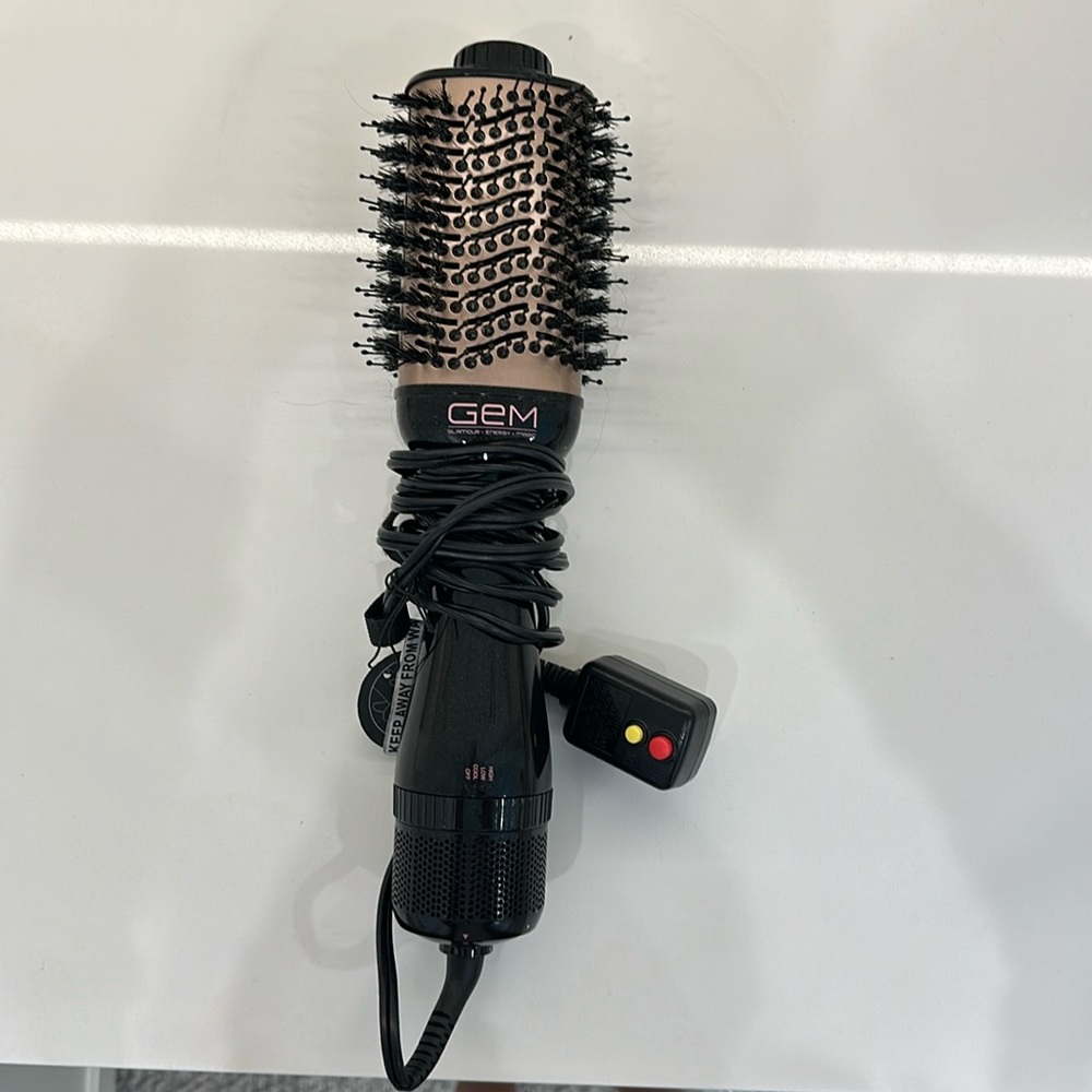 Gem hot air styling brush